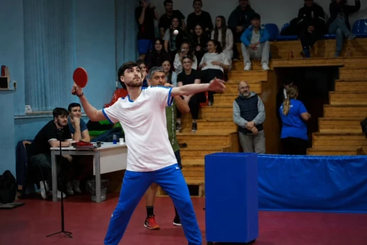 Stolüstü tennisçimiz "Ginnesin Rekordlar Kitabı"na düşüb