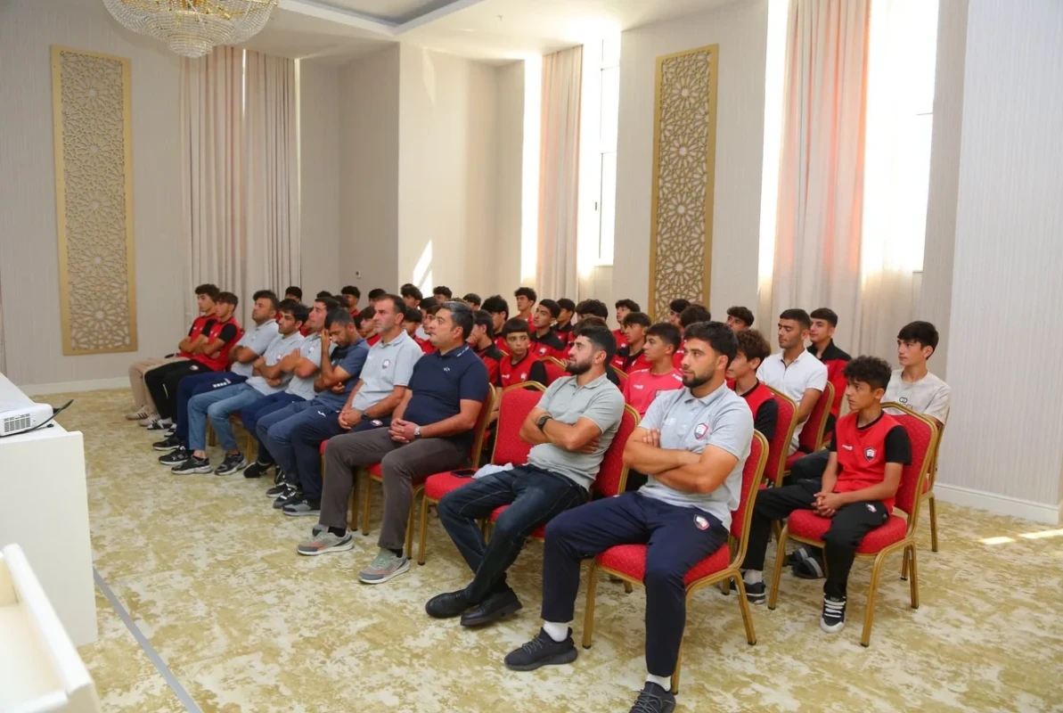 "Qəbələ" Futbol Akademiyasının futbolçuları üçün danışılmış oyunlarla bağlı seminar təşkil olunub