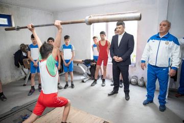 Federasiya prezidenti Neftçalada atletlərlə görüşdü
